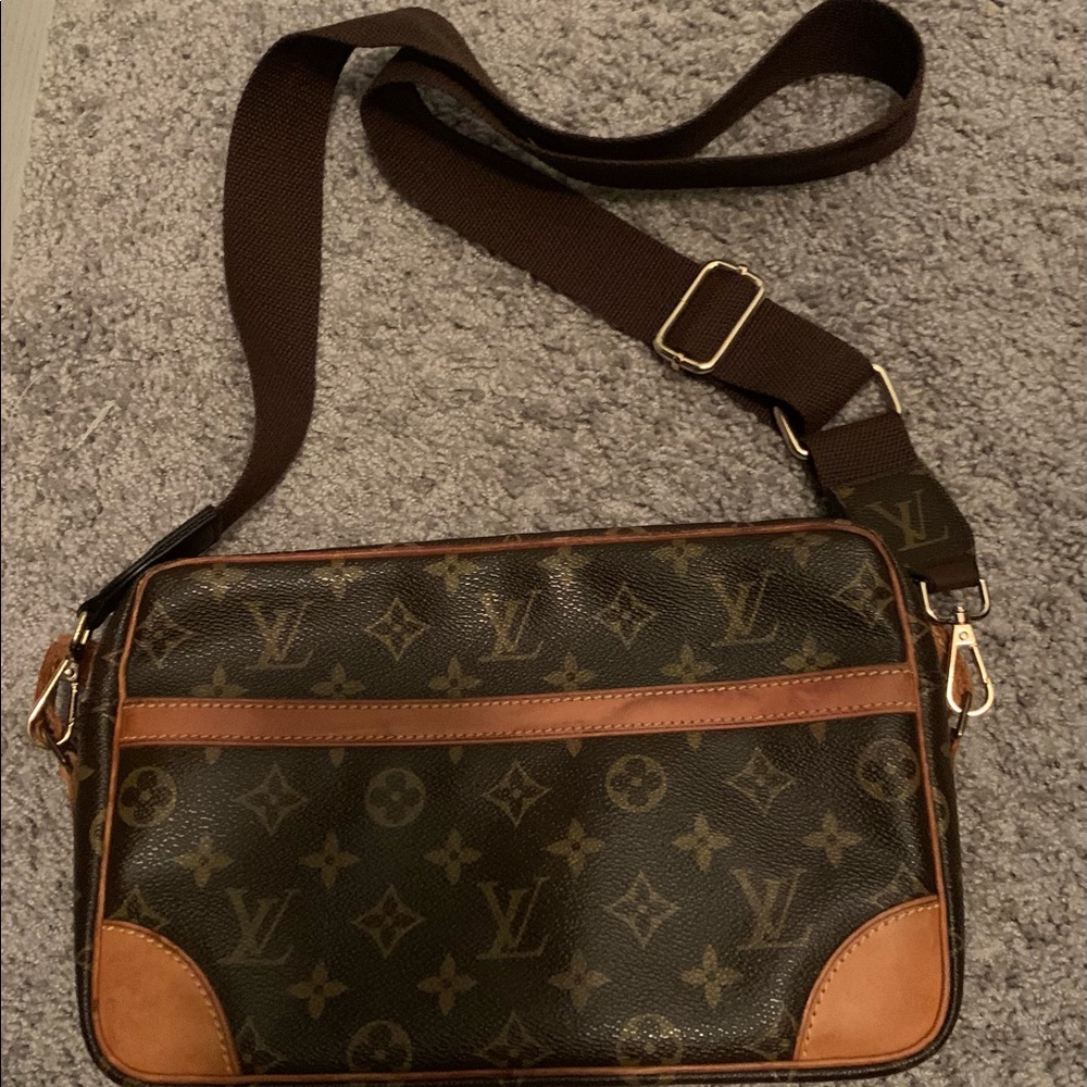 💯 Auth Louis Vuitton Trocadero 28